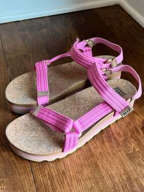 Reef Vista Hi Buckle Pink Sandals with Cork Footbed Womens 10